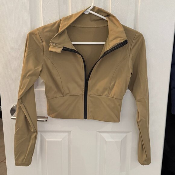 Peachy Athletics Cropped Zip-Up Jacket – Chic & Sleek Activewear Essential 🍑 - Picture 2 of 7
